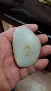 和田玉一面天使一面魔鬼的料子从原石到成品欣赏