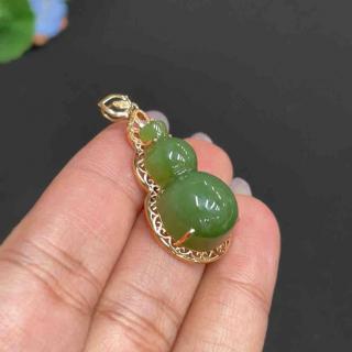 和田玉镶嵌挂件 葫芦 货品总重约5.1g 配镶钻石 18k