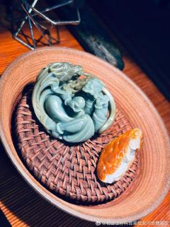 新疆和田玉籽料罗汉挂件 沙枣青罗汉手把件,大师亲工雕琢,玉质细腻如