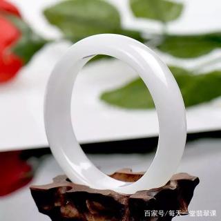 和田玉手镯的颜色盘点