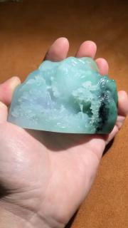 用二十多天雕刻了一个翡翠山水,感觉还是没摆脱和田玉的设计风格